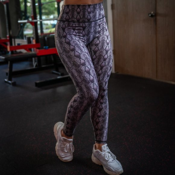 Effortless Scrunch Leggings- Purple Python - Picture 3 of 4